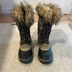 Women's Brown and Black Fur-Lined Winter Boots